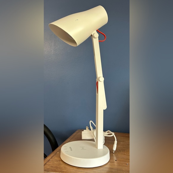Qi Wireless Charging port, White, Indoor, Desk Lamp - Picture 1 of 6